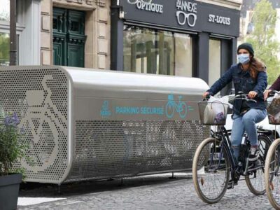 Parking sécurisé pour les vélos en ville.