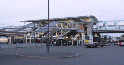 Gare routière en Ile de France.