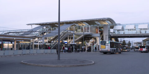 Gare routière en Ile de France.