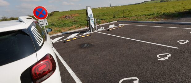 Stationnement gratuit pour les voitures électriques.