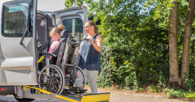 Véhicule (TEH) adapté aux élèves et étudiants handicapés.