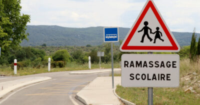 Emplacement servant au ramassage scolaire.