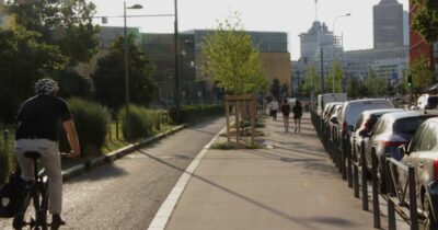 Aménagement urbain permettant d'allier les usagers piétons / cyclables.