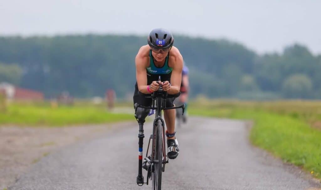Cécile Saboureau à vélo.