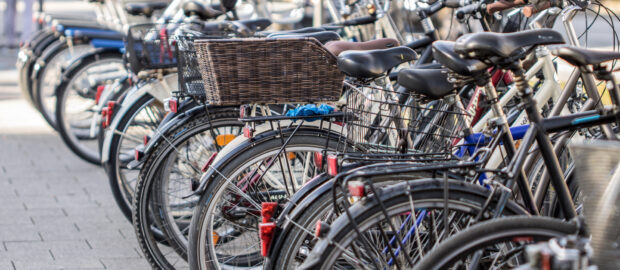 Stationnement de vélos.